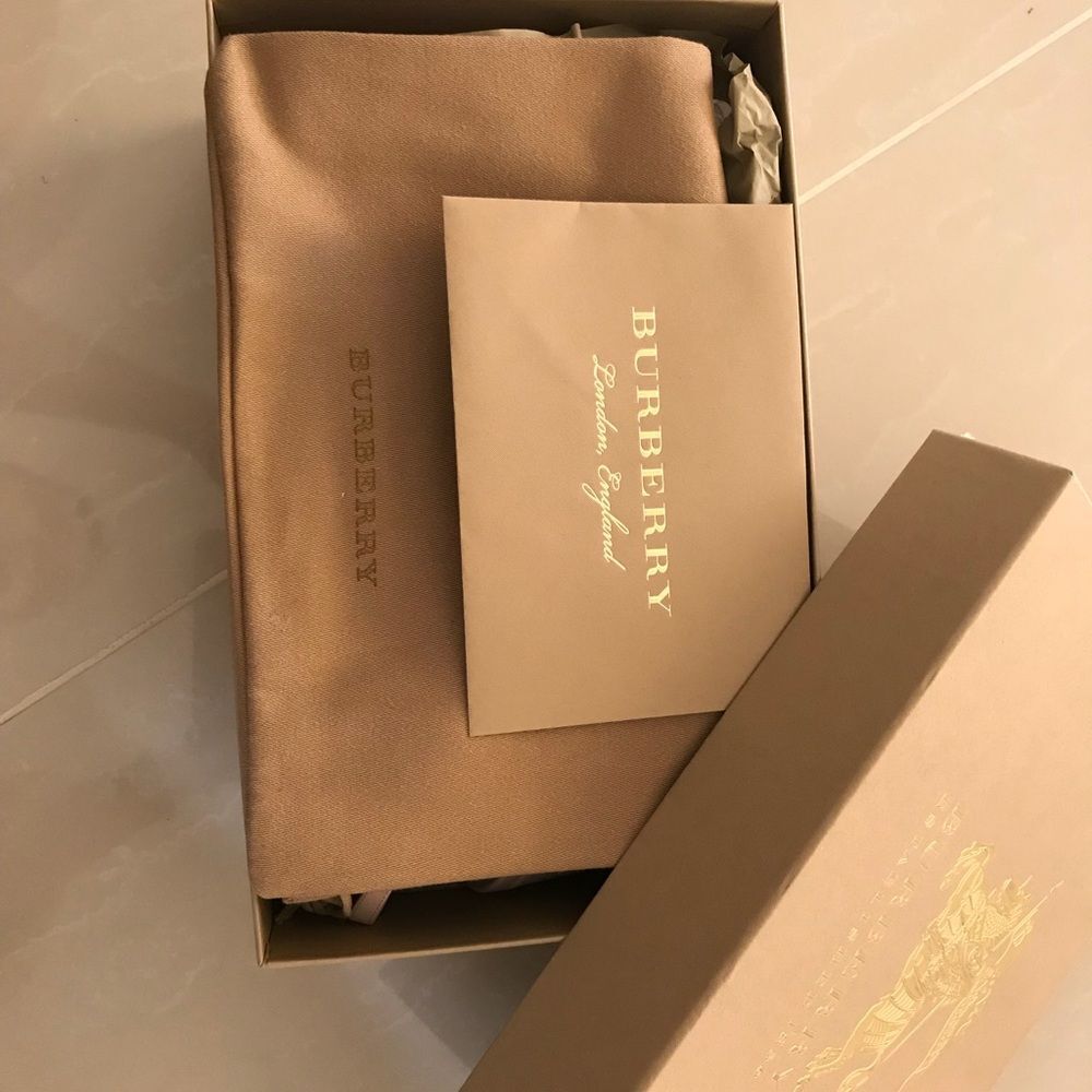 Burberry sandals brand new - Picture 3 of 5